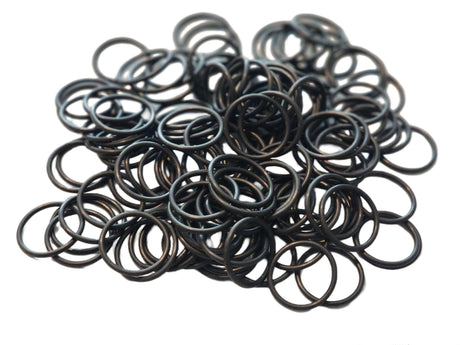 Nitrile rubber O-rings compared with flat rubber washers